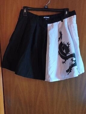 Hot Topic Black & White Dragon Panel Pleated Skirt